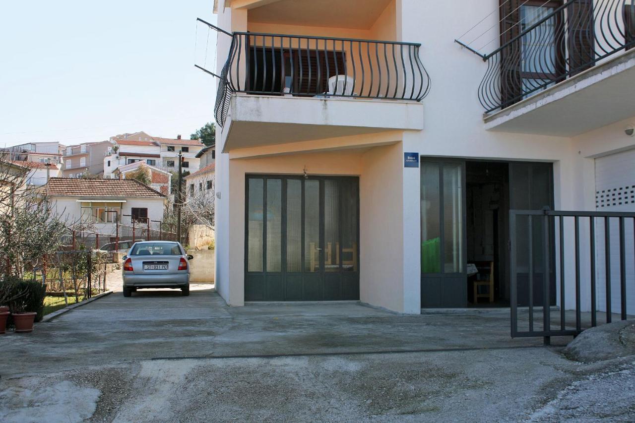 Apartments By The Sea Mastrinka, Ciovo - 4836 トロギール エクステリア 写真