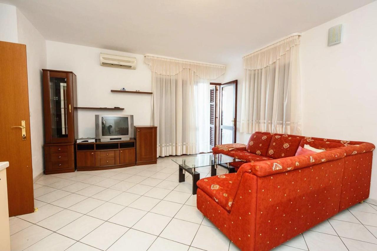 Apartments By The Sea Mastrinka, Ciovo - 4836 トロギール エクステリア 写真