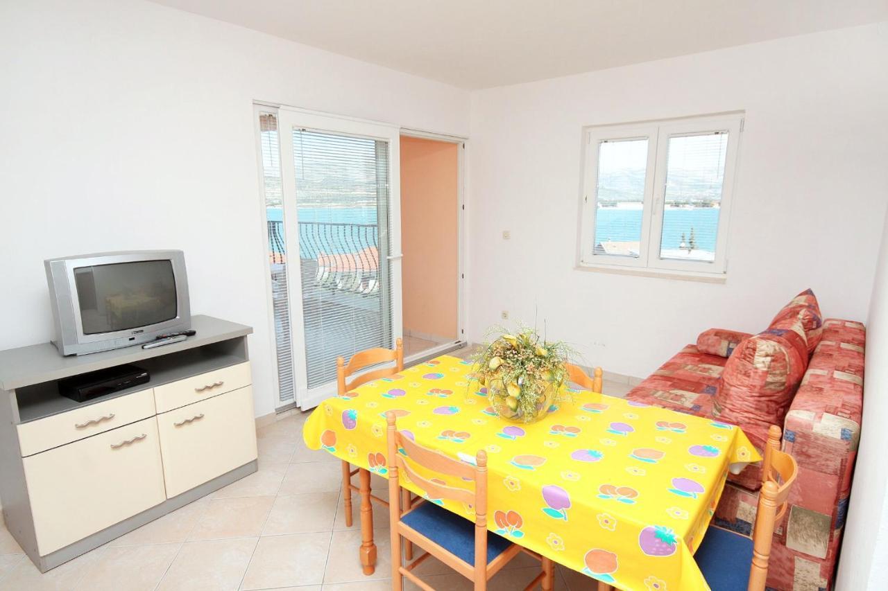 Apartments By The Sea Mastrinka, Ciovo - 4836 トロギール エクステリア 写真