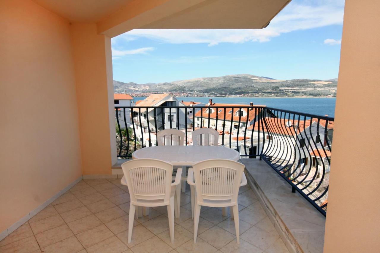 Apartments By The Sea Mastrinka, Ciovo - 4836 トロギール エクステリア 写真