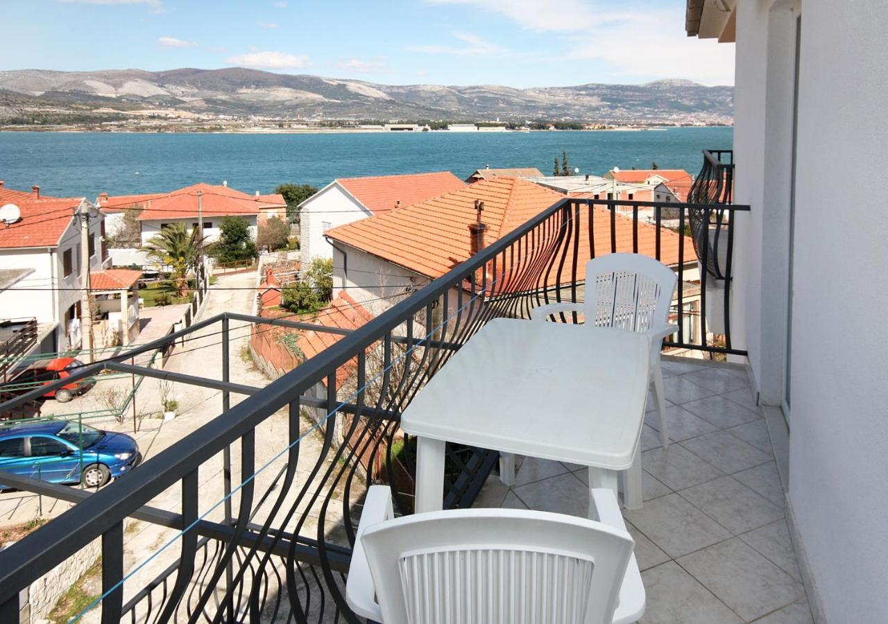 Apartments By The Sea Mastrinka, Ciovo - 4836 トロギール エクステリア 写真